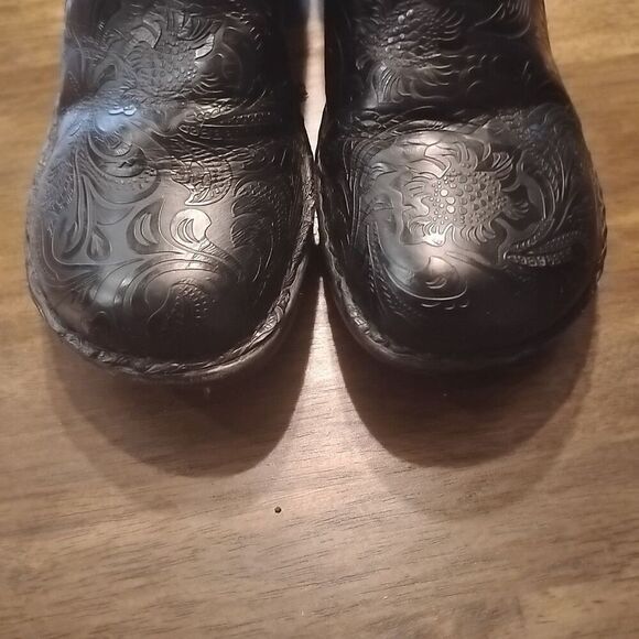 BOC BORN CONCEPT CLOGS EMBOSSED PAISLEY LEATHER SHOES - Picture 4 of 10
